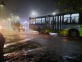 Heavy Rain: ढगांचा गडगडाट अन् विजेच्या कडकडाटात पुण्याला पावसाने झोडपले - Marathi News | Pune was hit by thunder and lightning | Latest pune News at Lokmat.com