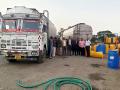 २ टँकरसह ७० लाखांचे स्पिरीट जप्त - Marathi News | Spirit of 2 lakhs seized with 2 tankers | Latest dhule News at Lokmat.com