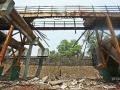 दुरुस्ती रखडल्याने कोसळला पादचारी पूल - Marathi News | The collapsed pedestrian bridge due to amendment | Latest navi-mumbai News at Lokmat.com