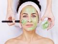 हिवाळ्यात लावा पालकाचा 'हा' खास फेस मास्क; मग बघा कमाल... - Marathi News | Spinach or Palak face pack for all skin types | Latest beauty News at Lokmat.com