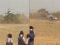 VIDEO: हवेतच तांत्रिक बिघाड, खाली दाट वस्ती; पालघरमध्ये हेलिकॉप्टरचं थरारक इमर्जन्सी लँडिंग - Marathi News | Juhu Helicopter makes emergency landing due to technical fault at Palghar Kelve Road | Latest vasai-virar News at Lokmat.com