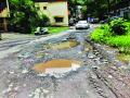 पाली शहर समस्यांच्या विळख्यात - Marathi News | In the city of Pali city problems | Latest raigad News at Lokmat.com