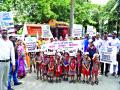 चिमुकल्यांसह पालक पालिकेवर - Marathi News | Spinach with spinach | Latest thane News at Lokmat.com