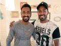 ब्राव्होच्या गाण्यांवर धरला पंड्या बंधूनी ठेका - Marathi News | Pandya brothers dance on Bravo's songs | Latest cricket News at Lokmat.com
