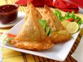 गरमागरम खुसखुशीत पनीर समोसा एकदा खाऊन तर पाहा! - Marathi News | paneer samosa recipe | Latest food News at Lokmat.com