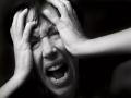 जास्त घाबरणं आणि भीती वाटणं 'या' गंभीर आजाराचं लक्षण! - Marathi News | Panic disorder can be dangerous, know its causes, symptoms | Latest health News at Lokmat.com