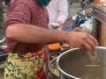 डान्स करत पाणीपुरी करणारा बिंधास्त चाटवाला, अशी पाणीपुरीची झिंग! पाहा व्हायरल व्हिडिओ - Marathi News | | Latest sakhi News at Lokmat.com