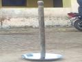 आधाराविना परातीत उभे मुसळ पाहून गावकरी अचंबित - Marathi News | The villagers were surprised to see a muslin standing in the ground without support | Latest raigad News at Lokmat.com