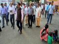 राष्ट्रीय आरोग्य समितीचा दौ-यात माहिती देताना अधिका-यांची धांदल - Marathi News | In the visit of the National Health Committee, the officers hurriedly informed | Latest parabhani News at Lokmat.com