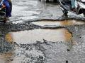खड्ड्यांच्या केवळ १४० तक्रारी - Marathi News | Only 140 complaints of potholes | Latest thane News at Lokmat.com