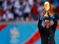 Pele Passes Away: दिग्गज फुटबॉलपटू पेले कालवश; कर्करोगाशी झुंज अखेर संपली - Marathi News | football-brazil-legendary-footballer-pele-passes-away-at-the-age-of-82-know-latest-news | Latest other-sports News at Lokmat.com