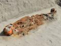 विशेष लेख: उत्खननात सापडले २३०० वर्षांपूर्वीचे ‘बळी’ - Marathi News | 'Unusual' burial rituals discovered in 2,300-year-old tomb leave archaeologists baffled | Latest international News at Lokmat.com