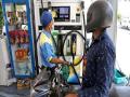 Check density before refueling petrol-diesel, not just 0 on meter to avoid fraud, check details - Hindi News | Check density before refueling petrol-diesel, not just 0 on meter to avoid fraud, check details | Latest national Photos at Lokmattimes.com
