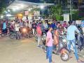 पेट्रोल पंप दररोज सुरू राहणार : अफवांनी उसळली रात्री गर्दी - Marathi News | Petrol pumps to continue daily: Crowd swirl at night due to Rumors | Latest nagpur News at Lokmat.com