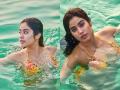 Unseen bikini pics of Janhvi Kapoor goes viral! - Hindi News | Unseen bikini pics of Janhvi Kapoor goes viral! | Latest entertainment Photos at Lokmattimes.com