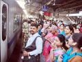 दिवाळीत रेल्वे हाऊसफुल्ल; तिकिटाचे वेटिंग पोहोचले ३०० वर - Marathi News | Railway Housefull on Diwali; Ticket waiting has reached 300 | Latest solapur News at Lokmat.com
