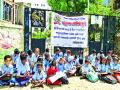 शाळा स्थलांतराला विरोध, पहिल्याच दिवशी विद्यार्थी रस्त्यावर - Marathi News |  Resistance to school migration, students on the road the very first day | Latest pimpri-chinchwad News at Lokmat.com
