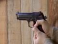 पोलिसांवर पिस्तूल रोखून पळणारा जेरबंद - Marathi News | Pistol man arrested by person | Latest pune News at Lokmat.com