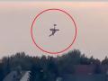 Plane Collide: विमानांची भीषण टक्कर; दोन्ही वैमानिकांचा मृत्यू, पहा धक्कादायक Video... - Marathi News | Plane Collide: Terrible collision of planes; Death of both the pilots, watch the shocking video | Latest international News at Lokmat.com