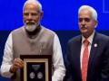 पंतप्रधान मोदींच्या हस्ते ९० रुपयांचे नाणे लॉन्च, RBI च्या ९० वर्ष पूर्ण झाल्याबद्दल भेट - Marathi News | Mumbai | PM Modi releases a commemorative coin on the 90th anniversary of the Reserve Bank of India | Latest business News at Lokmat.com