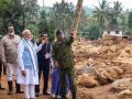 पंतप्रधान मोदींनी वायनाडमध्ये भूस्खलनग्रस्त भागांना भेट दिली, पीडितांशीही चर्चा केली - Marathi News | PM Modi visited the landslide affected areas in Wayanad, also interacted with the victims | Latest national News at Lokmat.com