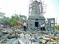 मंदिराच्या सभामंडपाचे बांधकाम कोसळून तीन मजूरांचा मृत्यू - Marathi News | Construction of temple building collapsed after death of three laborers | Latest pimpri-chinchwad News at Lokmat.com