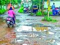 अंतर्गत रस्त्यांची पावसाने वाताहत - Marathi News | Cattle rains under internal road rains | Latest pune News at Lokmat.com