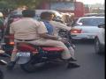 संशयित गुन्हेगाराला घेऊन पोलीस बाईकवरून निघाले ‘ट्रीपल सीट’ - Marathi News | 'Triple seat', police biking from suspected criminal | Latest nashik News at Lokmat.com
