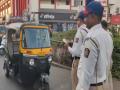 सिग्नल तोडणे, भाडे नाकारणे; अवैध रिक्षा चालकांवर धडक कारवाई, पुण्यात हजारहून अधिक रिक्षाचालकांना ठोठावला दंड - Marathi News | Signal violation, refusal to pay fare; Crackdown on illegal rickshaw drivers, more than a thousand rickshaw drivers fined in Pune | Latest pune News at Lokmat.com