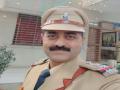 धुळ्यात पोलीस निरीक्षकाची गळफास घेऊन आत्महत्या, कारण अस्पष्ट - Marathi News | Police inspector commits suicide by hanging himself in Dhula, reason unclear | Latest dhule News at Lokmat.com
