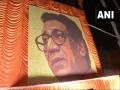 Balasaheb Thackeray Birth Anniversary : अनोखी मानवंदना; 33 हजार रुद्राक्षांच्या माध्यमातून साकारले बाळासाहेब - Marathi News | Artist puts up a portrait of Balasaheb Thackeray in front of Shiv Sena Bhavan, Mumbai on the occasion of his birth anniversary | Latest mumbai News at Lokmat.com