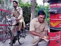 विशेष सेवा; पोस्टमन काका देतात आता बँक खातेदारांना पैसे ! - Marathi News | Special service; Postman uncle pays money to bank account holders now! | Latest solapur News at Lokmat.com