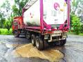 औद्योगिक वसाहतीतील रस्त्यांची पुन्हा दुरवस्था - Marathi News | Industrial colonization of roads again | Latest raigad News at Lokmat.com