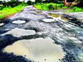 पाच कोटींच्या रस्त्याची झाली चाळण - Marathi News | The road was constructed on a road of five crores | Latest vasai-virar News at Lokmat.com