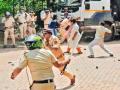 महापालिकेच्या अतिक्रमणविरोधी पथकावर जमावाची दगडफेक, अधिकाऱ्यांसह १५ पोलिस जखमी - Marathi News | 15 policemen including five officers injured in Powai incident, mob pelt stones on municipal anti-encroachment team | Latest mumbai News at Lokmat.com