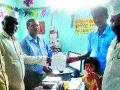 येवला : तालुक्यातील शेतकरी अडचणीत‘प्रहार’चे विमा कंपनी अधिकाऱ्यांना निवेदन - Marathi News | Yeola: A request to the insurance company authorities for the problem of farmers in trouble of taluka | Latest nashik News at Lokmat.com