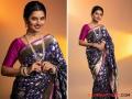 'फुलवंती'च्या निळ्या साडीतल्या मनमोहक अदांवर चाहते घायाळ, पाहा प्राजक्ता माळीचे फोटो - Marathi News | Fans are smitten with the lovely Ada in 'Phulwanti' blue saree, see Prajakta Mali's photos | Latest filmy Photos at Lokmat.com