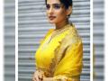 पिवळ्या रंगाच्या ड्रेसमध्ये प्रियाचे आले सौंदर्य खुलून - Marathi News | Priya bapat looks beautiful in yellow dress | Latest filmy News at Lokmat.com
