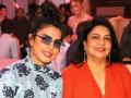  प्रियंका चोप्राच्या लग्नात आई मधु चोप्रा का होती नाराज? - Marathi News | mom madhu chopra was upset with priyanka chopra during the wedding | Latest filmy News at Lokmat.com