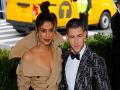 Priyanka Nick Wedding: निक-प्रियंकाच्या परदेशी वऱ्हाड्यांचा विमानतळाबाहेर जल्लोष, पहा व्हिडिओ - Marathi News | Priyanka Nick Wedding: Nick - Priyanka guest celebrates premarriage at airport | Latest filmy News at Lokmat.com