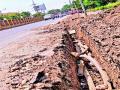 रस्ता खोदल्याने वाहतुकीस अडथळा - Marathi News |  Driving the road obstruct the traffic | Latest pimpri-chinchwad News at Lokmat.com