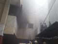 शनिवार पेठेतील इमारतीला भीषण आग, 26 नागरिकांची सुटका - Marathi News | massive fire breaks out in shaniwar peth pune | Latest pune News at Lokmat.com