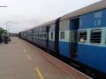 सातारा : पुणे-मिरज पॅसेंजर, ऐन थंडीत डेमू रेल्वेचा प्रयोग - Marathi News | Satara: Pune-Miraj passenger, using the Ain cooled Demu Railway | Latest satara News at Lokmat.com