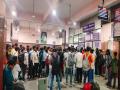 तिकिटासाठी पुणे रेल्वे स्टेशनवर प्रवाशांचा २ तास थांबा; प्रचंड गर्दी, कमी तिकीट खिडक्या असल्याने गैरसोय - Marathi News | Passengers wait 2 hours at Pune railway station for tickets; huge crowd, inconvenience due to fewer ticket windows | Latest pune News at Lokmat.com
