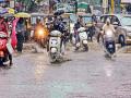 Pune Rain: पुण्यात वादळी वाऱ्यासहीत मुसळधार पावसाला सुरुवात; नागरिकांची उडाली धांदल - Marathi News | Heavy rains begin in Pune with gale force winds; Citizens panic | Latest pune News at Lokmat.com