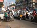 ...आणि वाहतूक कोंडी पाहून तो तरुण उतरला रस्त्यावर         - Marathi News | traffic jam in abhinav chowk pune | Latest pune Videos at Lokmat.com