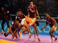 Pro Kabaddi- अटीतटीच्या लढाईत पुण्याची उत्तर प्रदेशवर मात - Marathi News | Pro Kabaddi - Get rid of Uttar Pradesh on Pune Warriors | Latest kabaddi Photos at Lokmat.com
