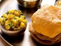 पुरी-भाजी खाल्याने मिळते खेळाडूप्रमाणे एनर्जी; जाणून घ्या कशी? - Marathi News | Aloo puri or batata bhaji puri can give you equal value as athletes carbohydrate gel | Latest food News at Lokmat.com