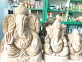 गाईच्या शेणापासून साकारल्या गणेशमूर्ती; पर्यावरण रक्षणासाठी प्रयत्न - Marathi News | Ganesh idol from cow cow dung; | Latest raigad News at Lokmat.com