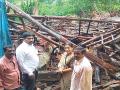 वरंधमध्ये गुरांचा गोठा कोसळला; तीन लाखांचे नुकसान - Marathi News | The cattle herd collapsed in the yard | Latest raigad News at Lokmat.com
